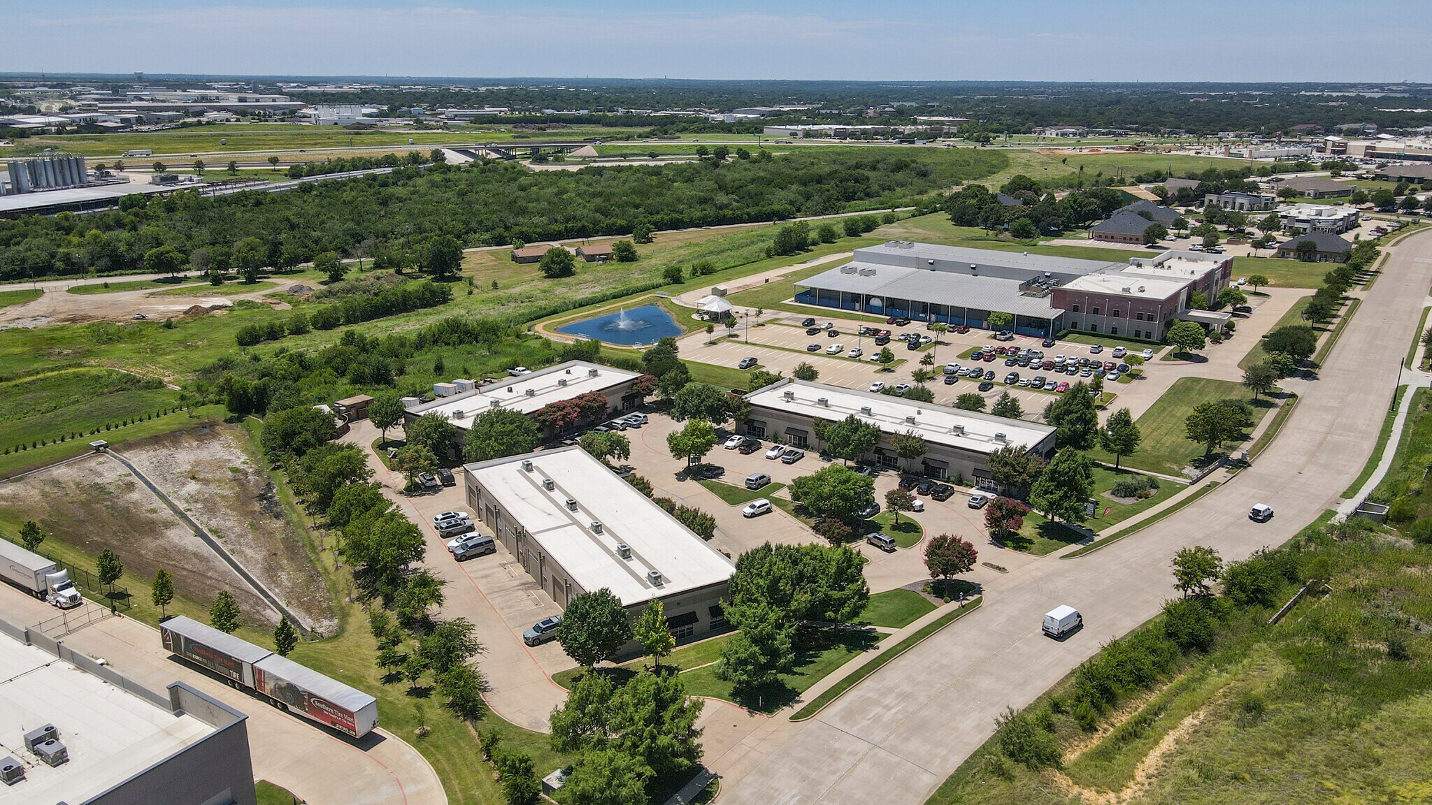 99 Regency Pky, Mansfield, TX à louer Photo principale– Image 1 sur 8