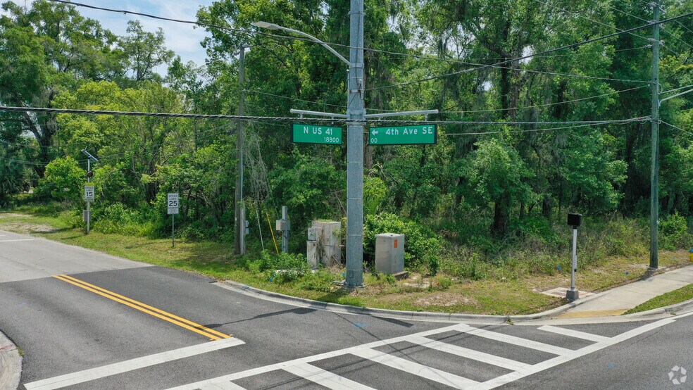 5 4th Ave, Lutz, FL à louer - Photo de l’immeuble – Image 3 sur 7