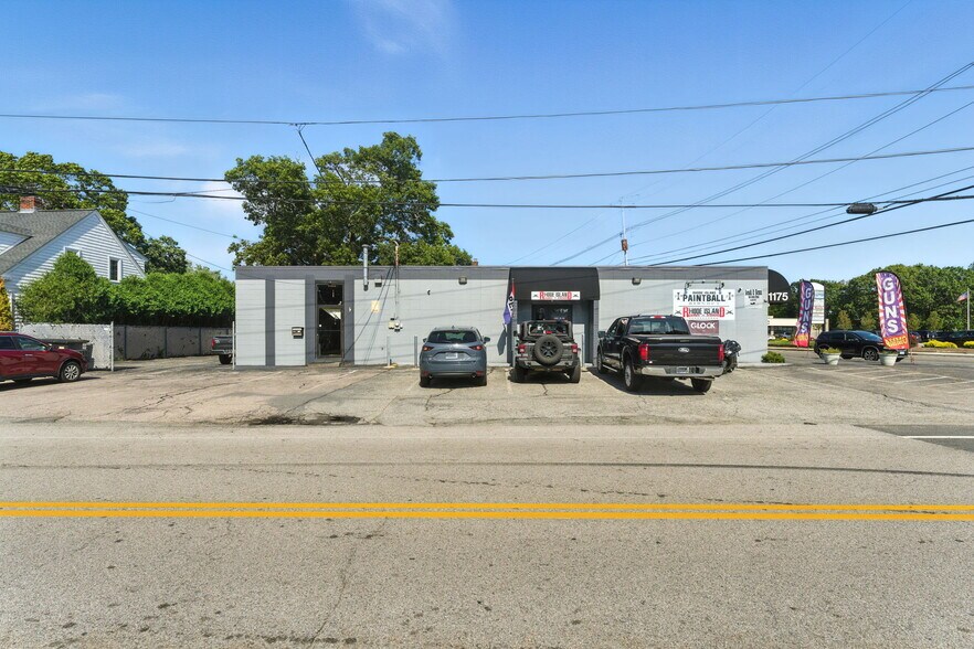 1175 Post Rd, Warwick, RI à vendre - Photo de l’immeuble – Image 3 sur 11