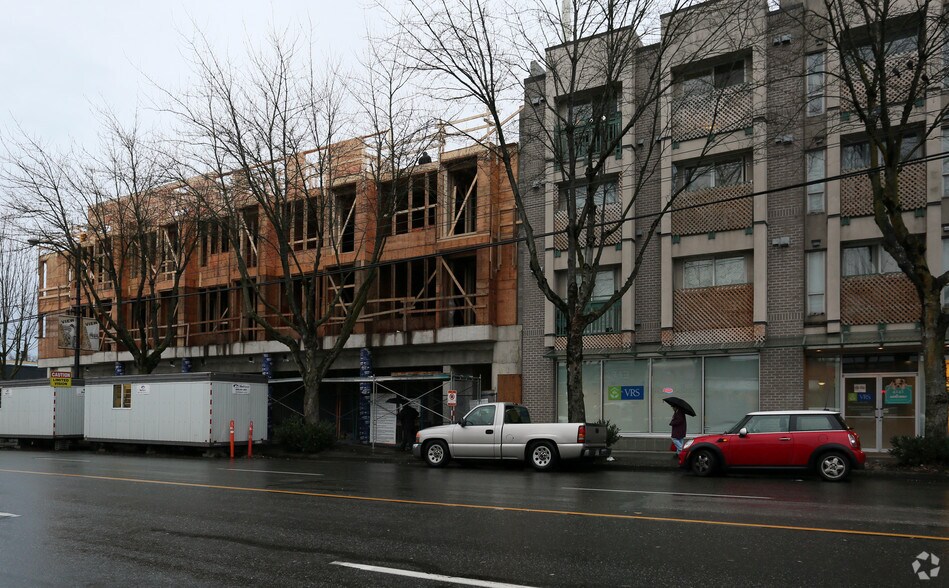 708 E 26th Ave, Vancouver, BC à vendre - Photo de l’immeuble – Image 3 sur 18