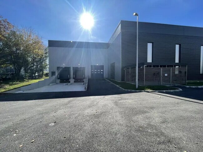 Plus de détails pour Industriel/Logistique à louer