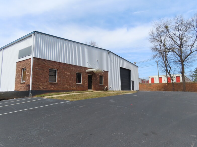 1741 McCoba Dr SE, Smyrna, GA à louer - Photo de l’immeuble – Image 1 sur 5
