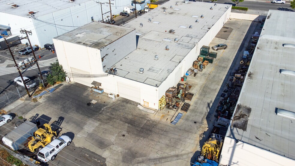 15535 Texaco Ave, Paramount, CA à vendre - Photo de l’immeuble – Image 3 sur 6