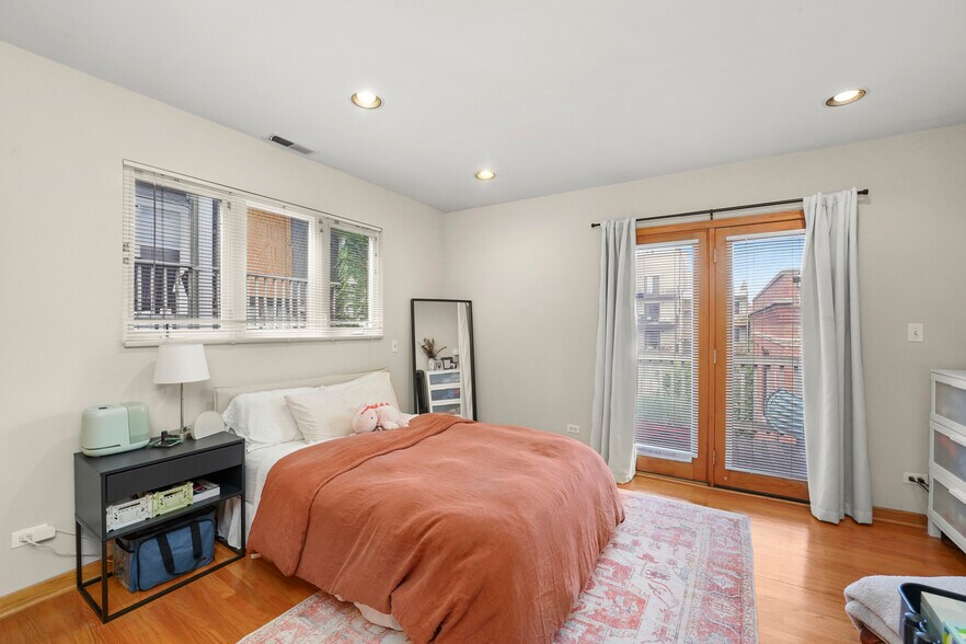 3135 N Clifton Ave, Chicago, IL à vendre - Photo de l’immeuble – Image 3 sur 23