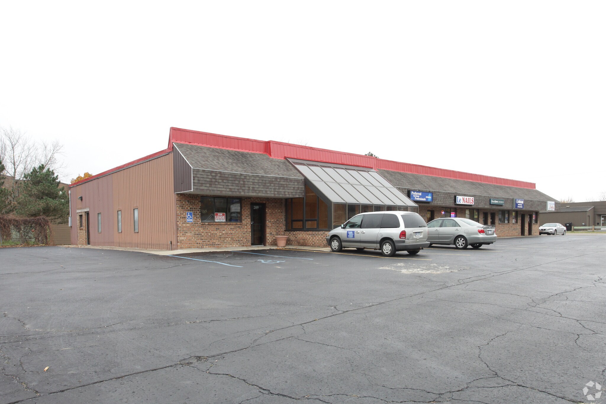 209-221 W Michigan Ave, Paw Paw, MI à louer Photo principale– Image 1 sur 25
