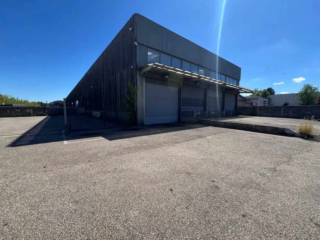 7 Rue Michel Jacquet, Saint-Priest à louer Photo de l’immeuble– Image 1 sur 4