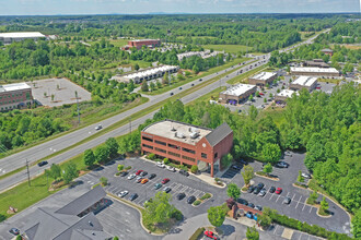 4035 Premier Dr, High Point, NC - VUE AÉRIENNE  vue de carte - Image1