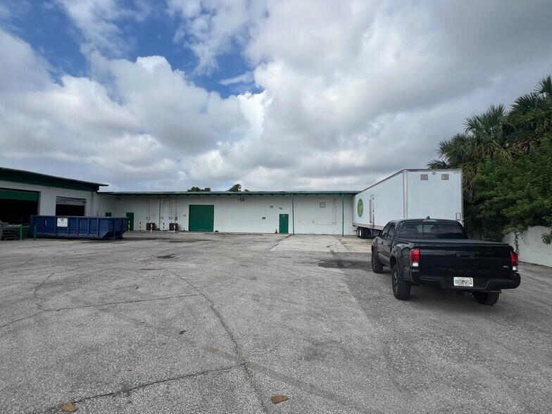 6400 S Orange Ave, Orlando, FL à louer - Photo de l’immeuble – Image 2 sur 5