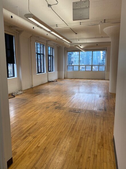 317 Adelaide St W, Toronto, ON à louer - Photo intérieure – Image 3 sur 9