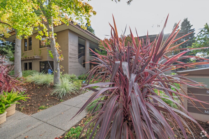 707 Menlo Ave, Menlo Park, CA à louer - Photo de l’immeuble – Image 3 sur 3