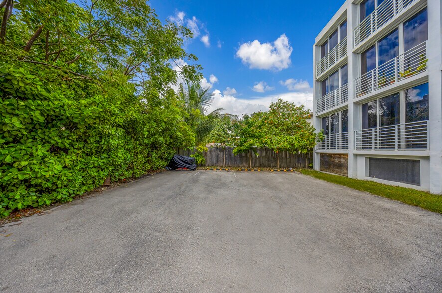 542 SW 3rd St, Miami, FL à vendre - Photo de l’immeuble – Image 2 sur 26