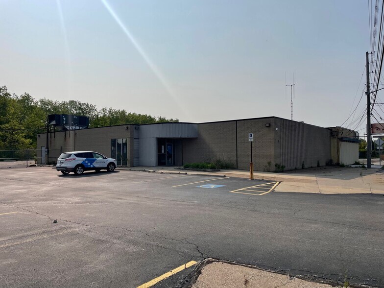 1801 Elyria Ave, Lorain, OH à vendre - Photo de l’immeuble – Image 3 sur 5