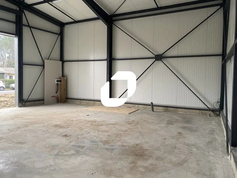 Local d’activités dans Léognan à louer - Photo intérieure – Image 1 sur 9