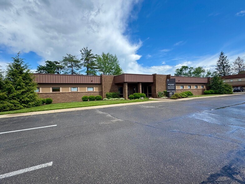 830 Bethesda Dr, Zanesville, OH à vendre - Photo de l’immeuble – Image 2 sur 15