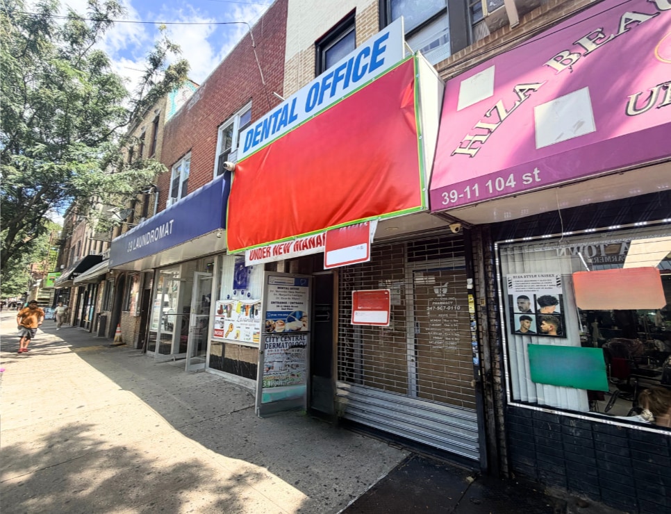 104-01 Roosevelt Ave, Corona, NY à louer Photo de l’immeuble– Image 1 sur 1