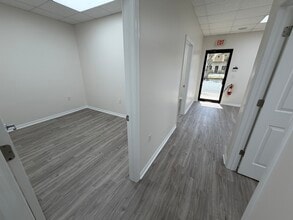 13750 Treeline Ave S, Fort Myers, FL à louer Photo intérieure– Image 2 sur 4