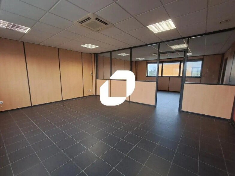 Bureau dans Armentières à louer - Photo de l’immeuble – Image 2 sur 8