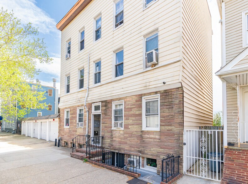51 Richards St, Newark, NJ à vendre - Photo de l’immeuble – Image 2 sur 48