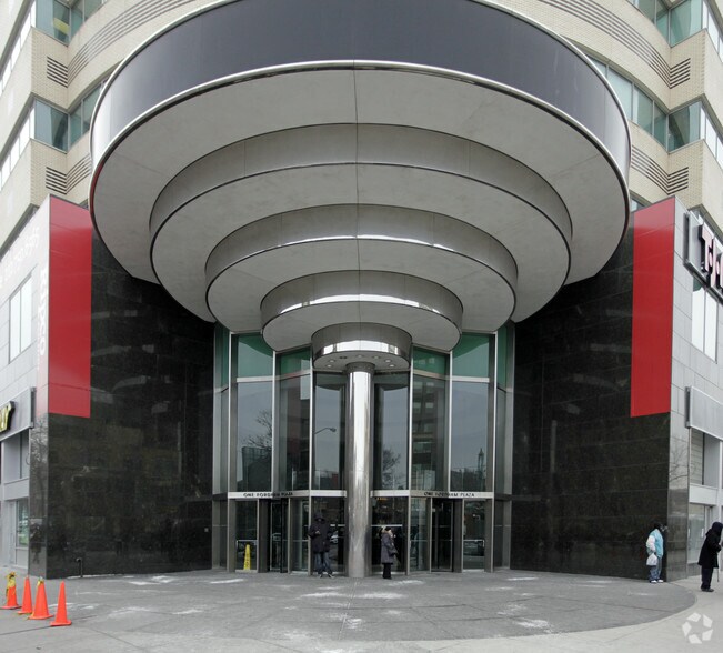 1 Fordham Plz, Bronx, NY à louer - Photo de l’immeuble – Image 3 sur 5