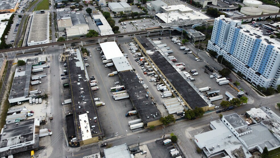 1217 NW 21st St, Miami, FL à louer - Photo de l’immeuble – Image 3 sur 28