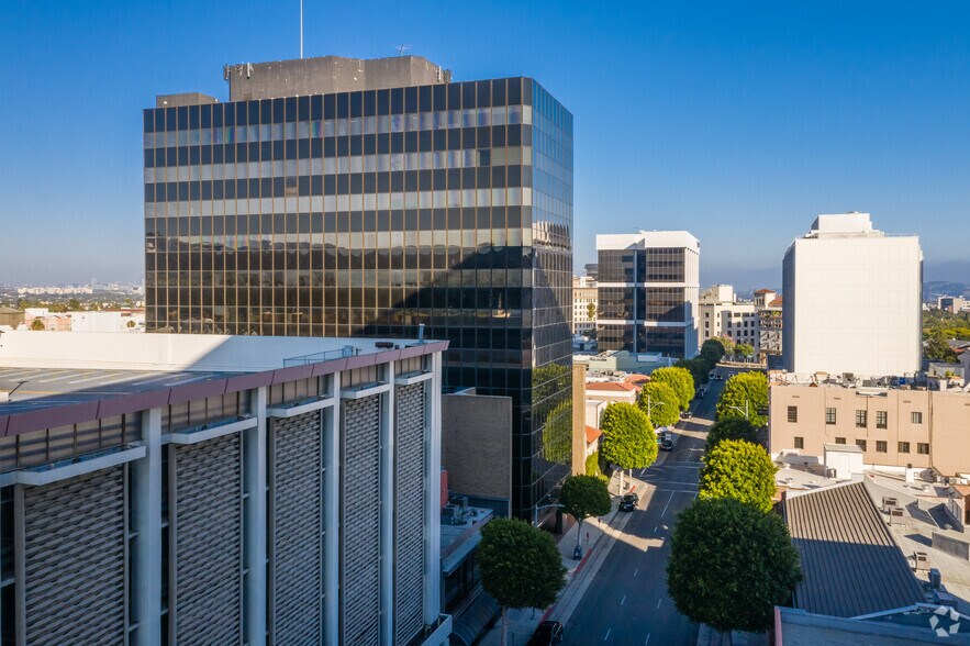 414 N Camden Dr, Beverly Hills, CA à louer - Photo de l’immeuble – Image 2 sur 6