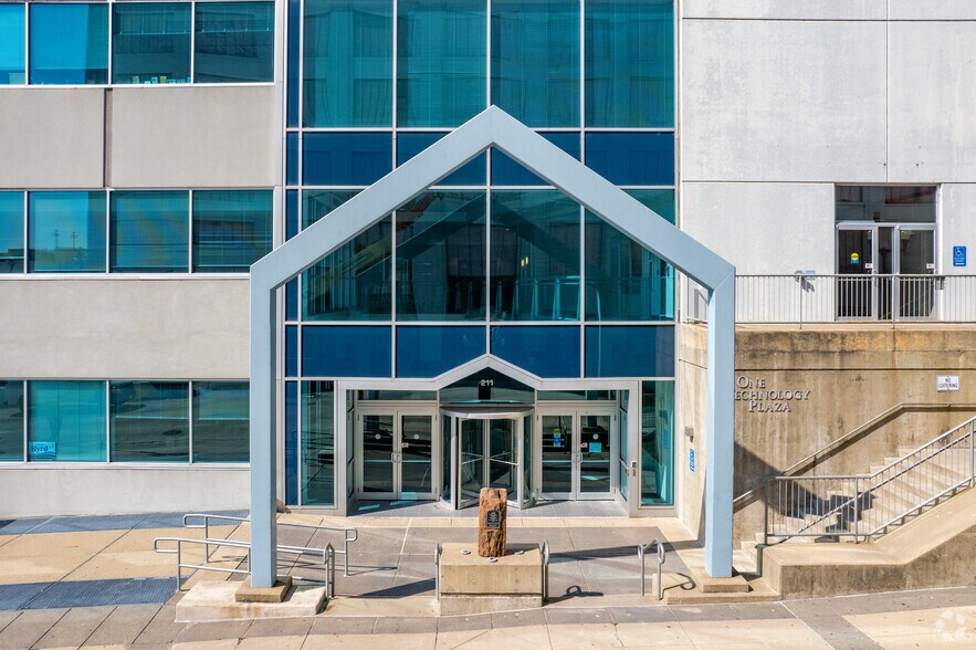 211 Fulton St, Peoria, IL à louer - Photo de l’immeuble – Image 3 sur 11