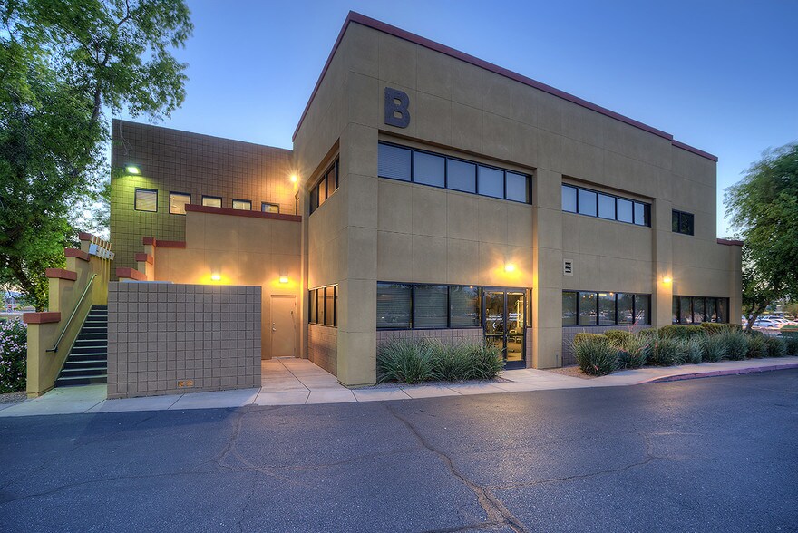 655 S Dobson Rd, Chandler, AZ à louer - Photo de l’immeuble – Image 2 sur 14