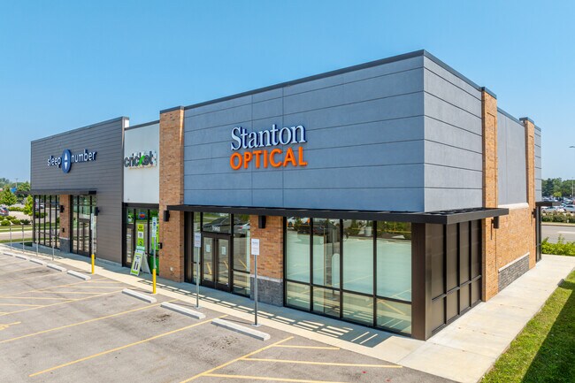 Plus de détails pour 1980 N National Rd, Columbus, IN - Local commercial à vendre