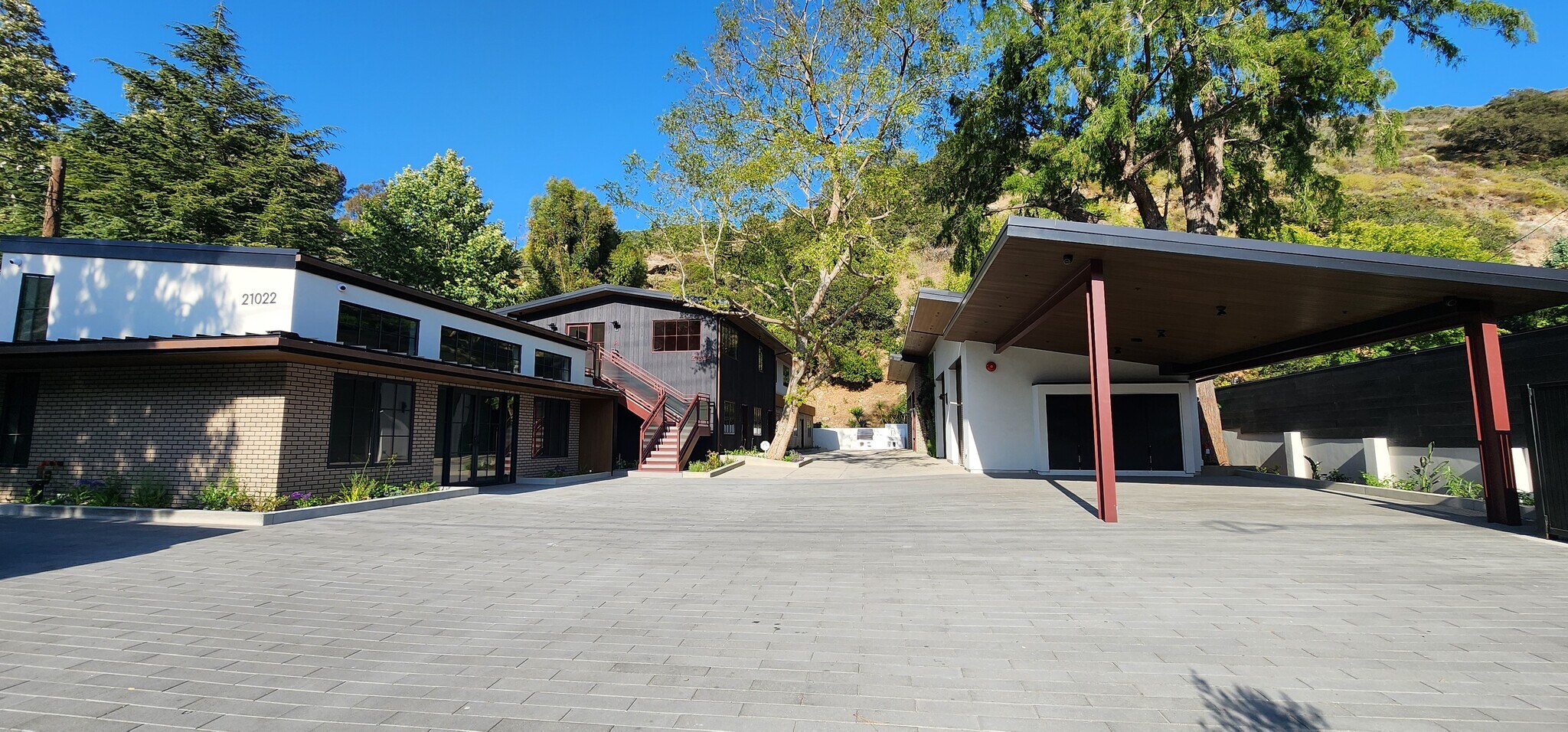21024 Laguna Canyon Rd, Laguna Beach, CA à louer Photo de l’immeuble– Image 1 sur 2