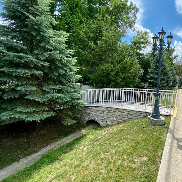 3721 Indianola Ave, Des Moines, IA à vendre - Photo de l’immeuble – Image 2 sur 11