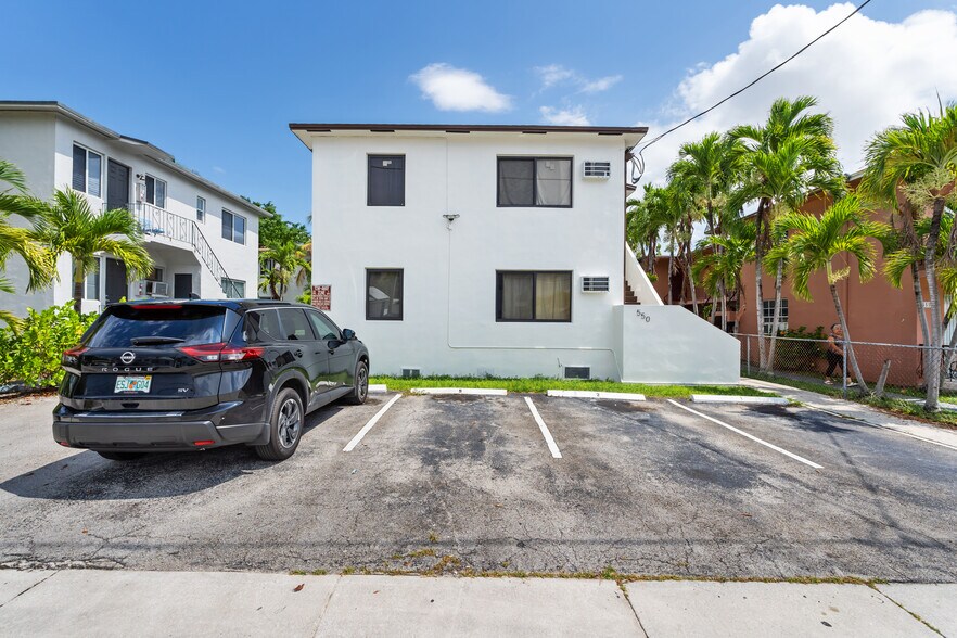 550 SW 10th St, Miami, FL à vendre - Photo de l’immeuble – Image 3 sur 40