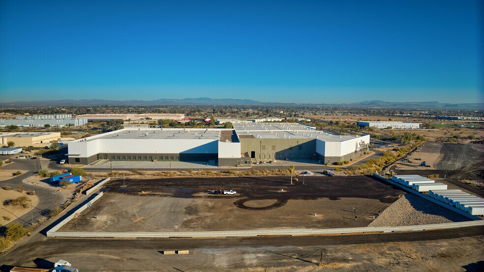 7811 N Glen Harbor Blvd, Glendale, AZ à louer - Photo de l’immeuble – Image 2 sur 10