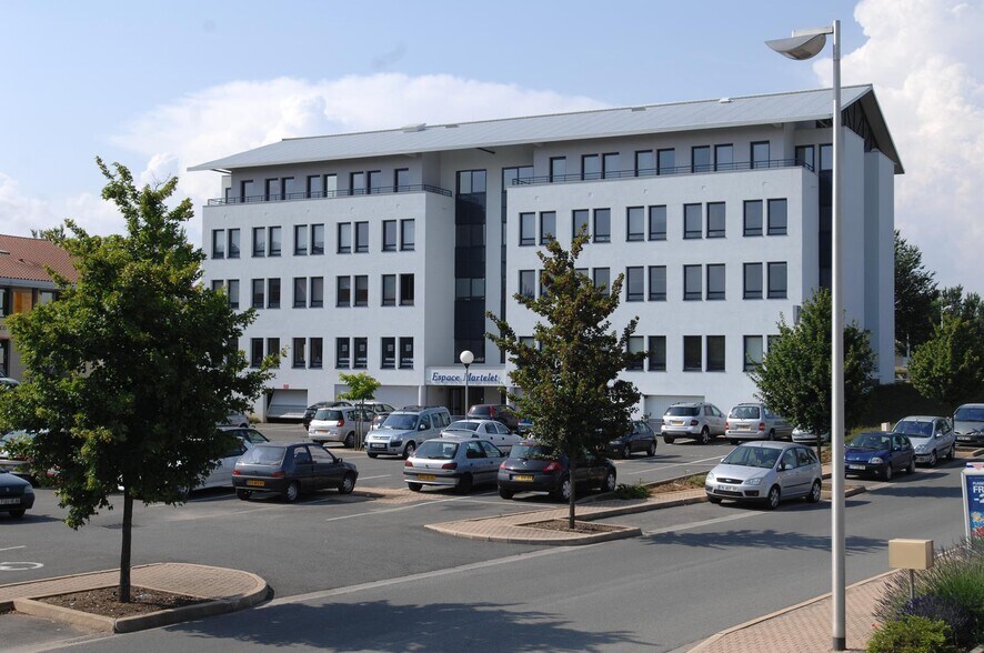 70 Rue Des Chantiers Du Beaujolais, Limas à louer - Photo de l’immeuble – Image 1 sur 2