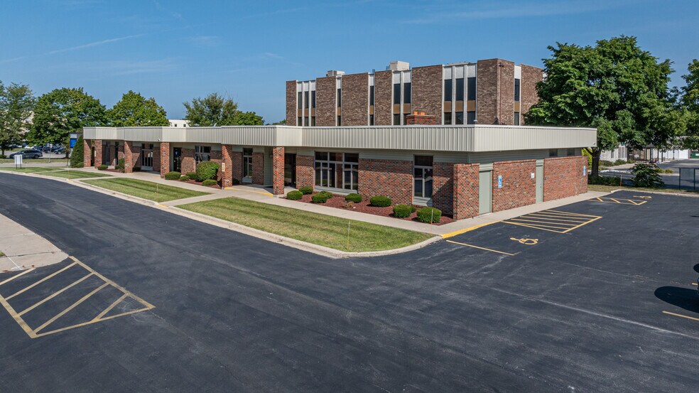 302 N Hammes Ave, Joliet, IL à louer - Photo de l’immeuble – Image 3 sur 31
