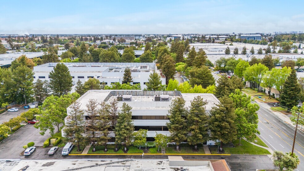 3235 Kifer Rd, Santa Clara, CA à louer - Photo de l’immeuble – Image 3 sur 25