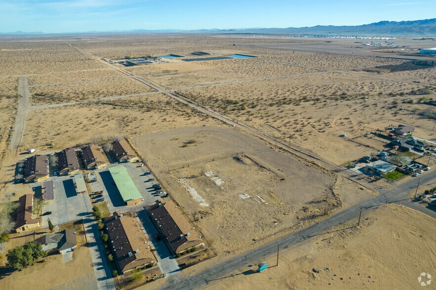 11664 Chamberlaine Way, Adelanto, CA à vendre - Aérien – Image 2 sur 14