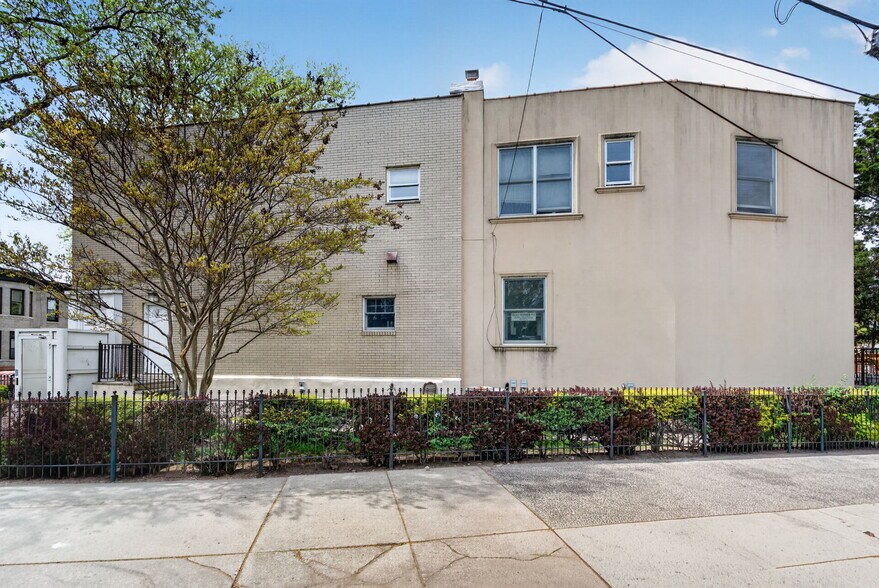 655 76th St, Brooklyn, NY à vendre - Photo de l’immeuble – Image 3 sur 36