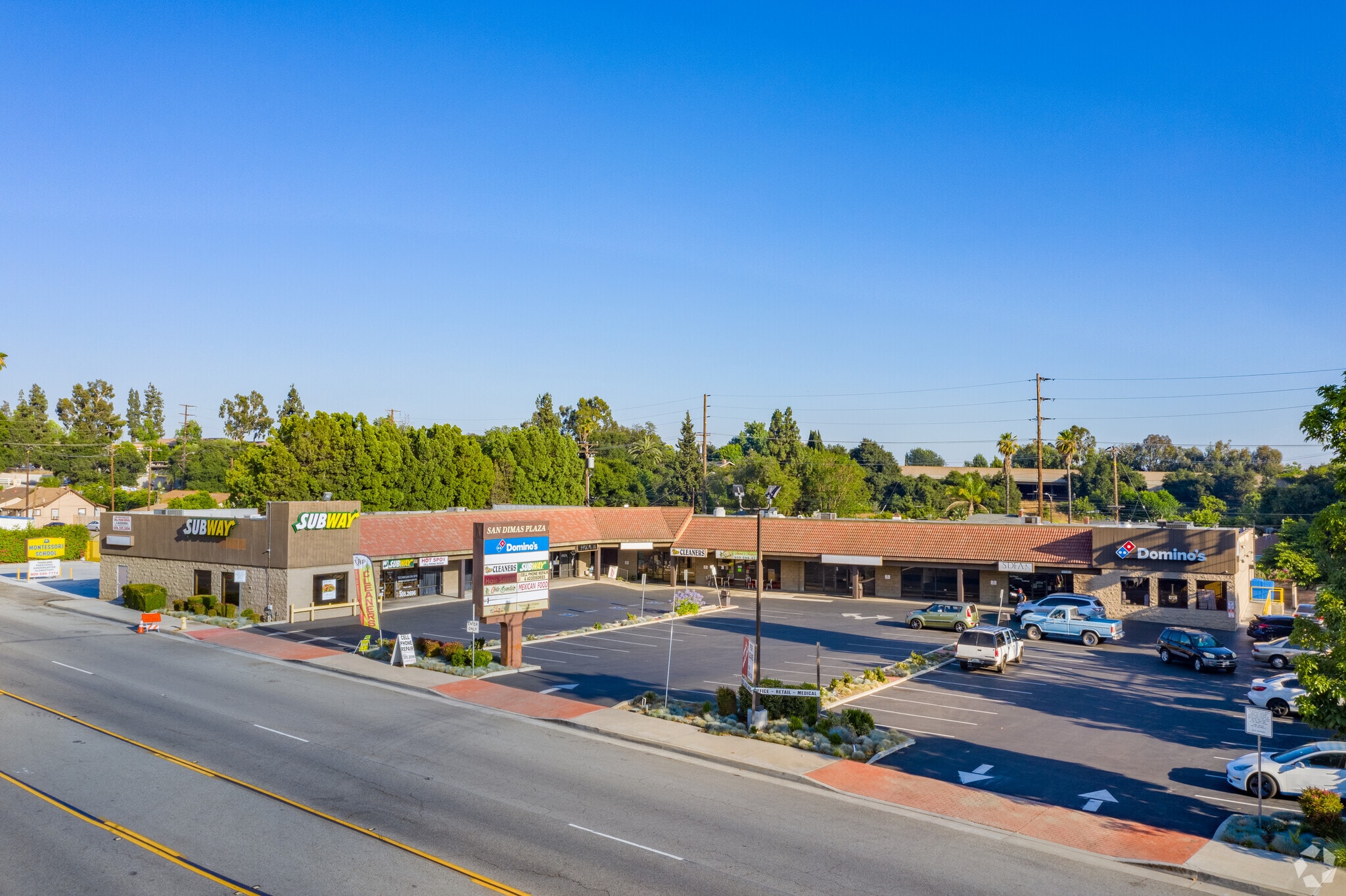 706-728 E Foothill Blvd, San Dimas, CA à louer Photo principale– Image 1 sur 6