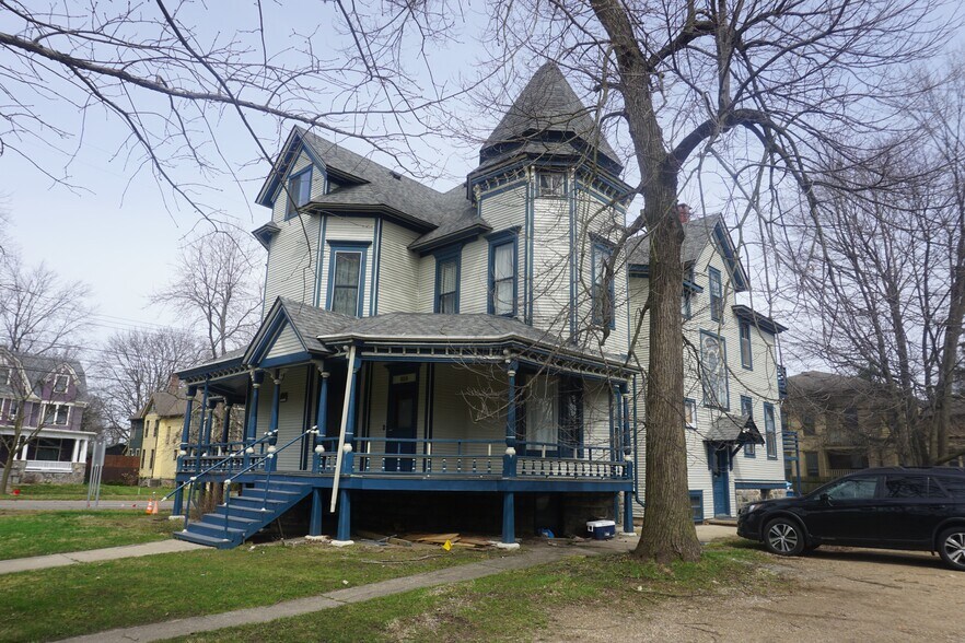 324 Stuart Ave, Kalamazoo, MI à vendre - Photo de l’immeuble – Image 3 sur 14