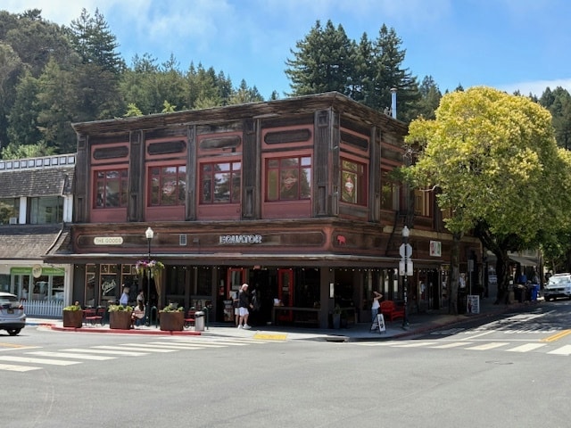 111 Throckmorton Ave, Mill Valley, CA à louer Photo intérieure– Image 1 sur 7
