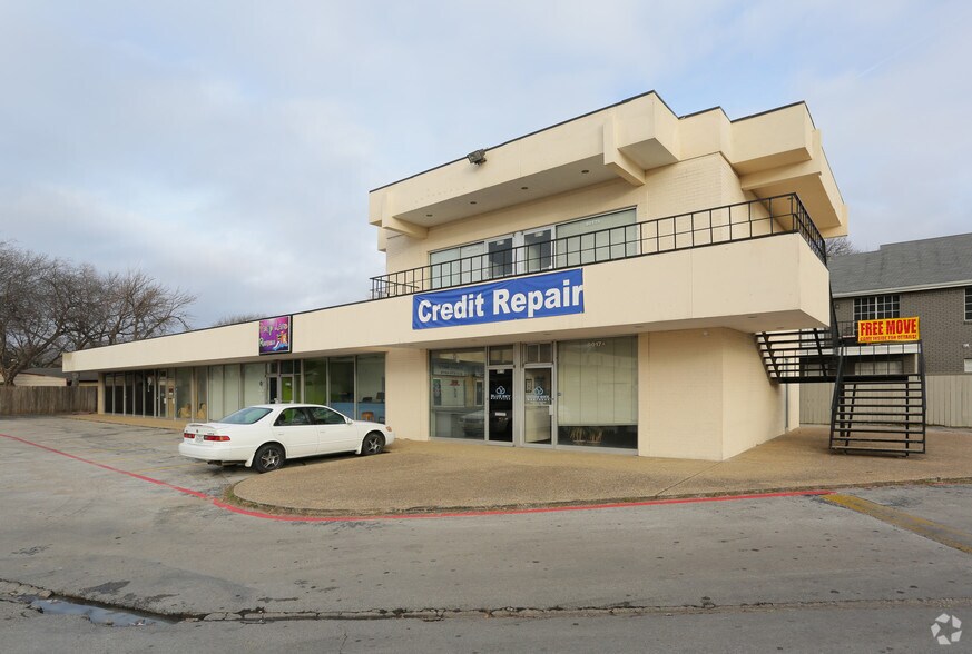 8015-8017 Glenview Dr, North Richland Hills, TX à louer - Photo de l’immeuble – Image 2 sur 3