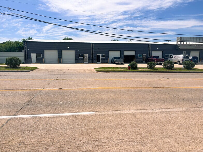 600 S Cherry Ln, White Settlement, TX à louer - Photo de l’immeuble – Image 3 sur 12