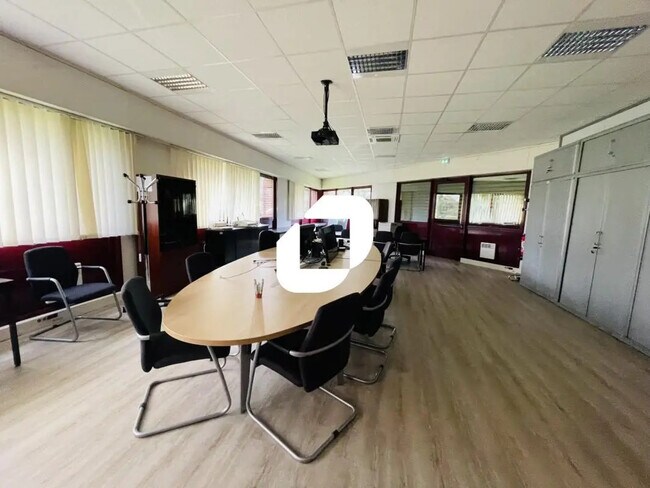 Plus de détails pour Bureau à louer