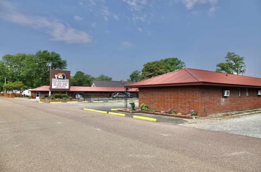 256 W Lakeview Dr, Hornbeak, TN à vendre - Photo principale – Image 1 sur 1