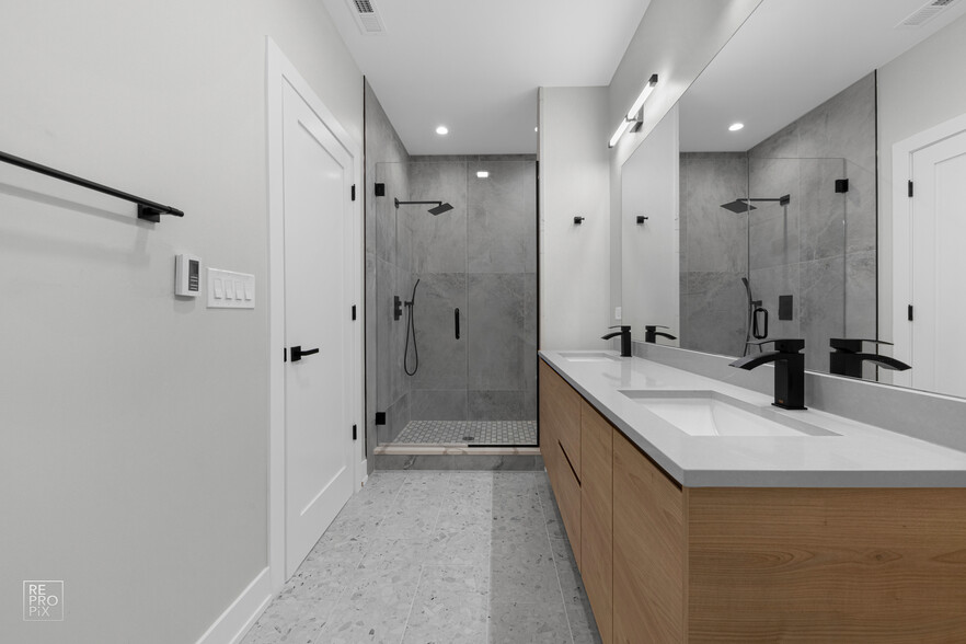 3653 W Barry Ave, Chicago, IL à vendre - Photo intérieure – Image 2 sur 21
