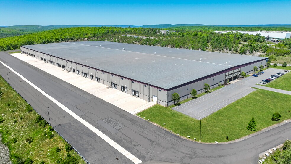 63 Green Mountain Rd, Hazleton, PA à louer - Photo de l’immeuble – Image 1 sur 6