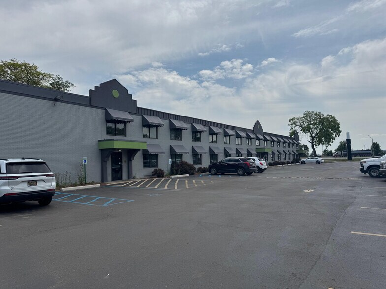 9191 Wickham Rd, Romulus, MI à vendre - Photo de l’immeuble – Image 2 sur 17