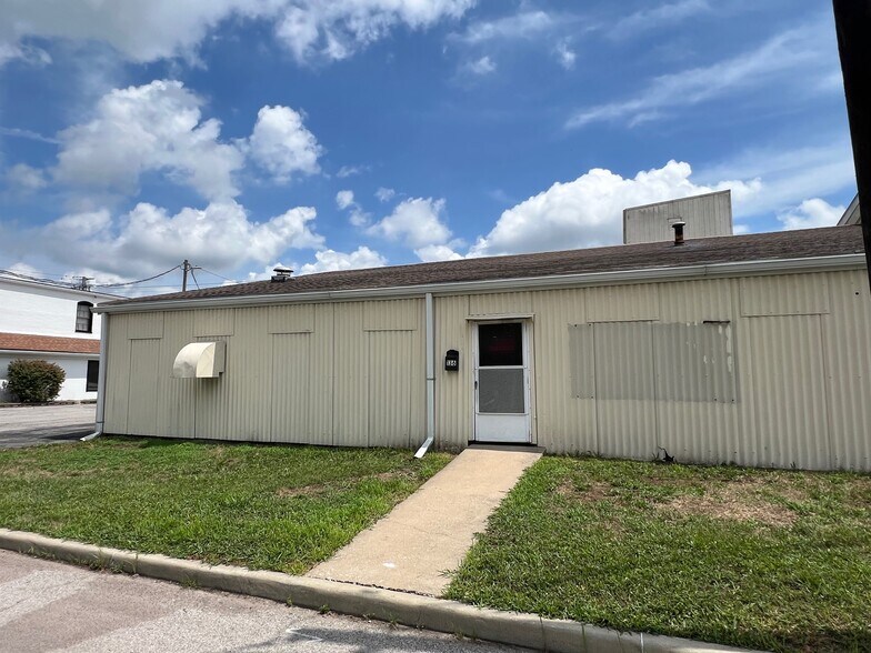 120-136 Iowa Ave, Belleville, IL à louer - Photo de l’immeuble – Image 1 sur 3