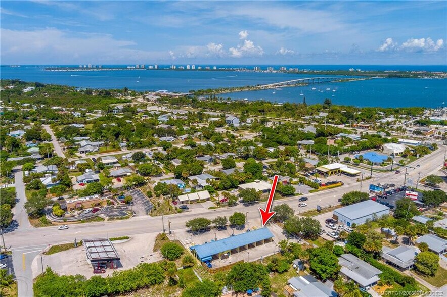 1630 NE Jensen Beach Blvd, Jensen Beach, FL à vendre - Photo de l’immeuble – Image 2 sur 28