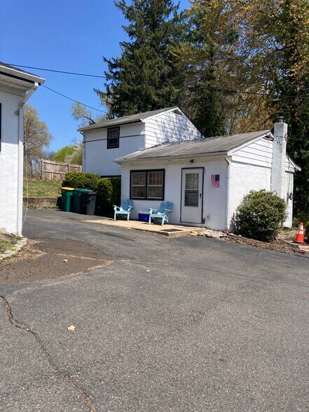 310 Frosty Hollow Rd, Levittown, PA à vendre - Photo de l’immeuble – Image 2 sur 10